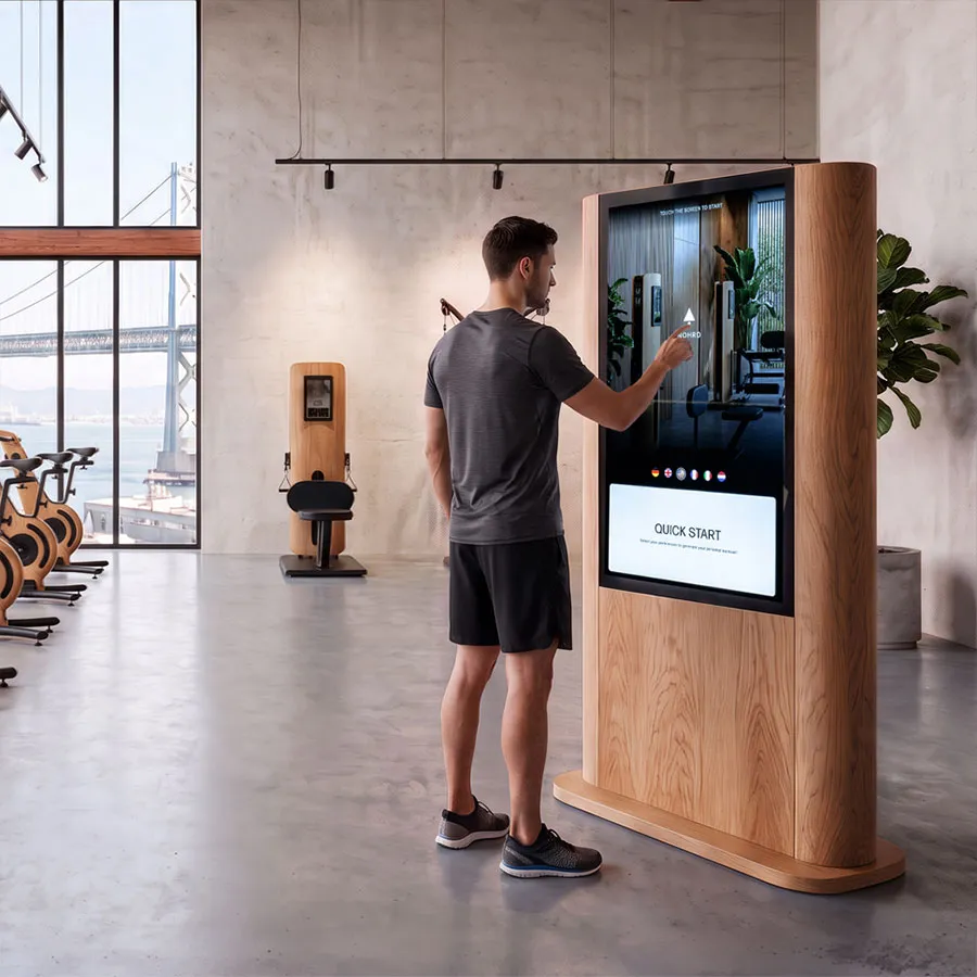 NOHRD Coach touchscreen in een houten behuizing in een hotelgym.